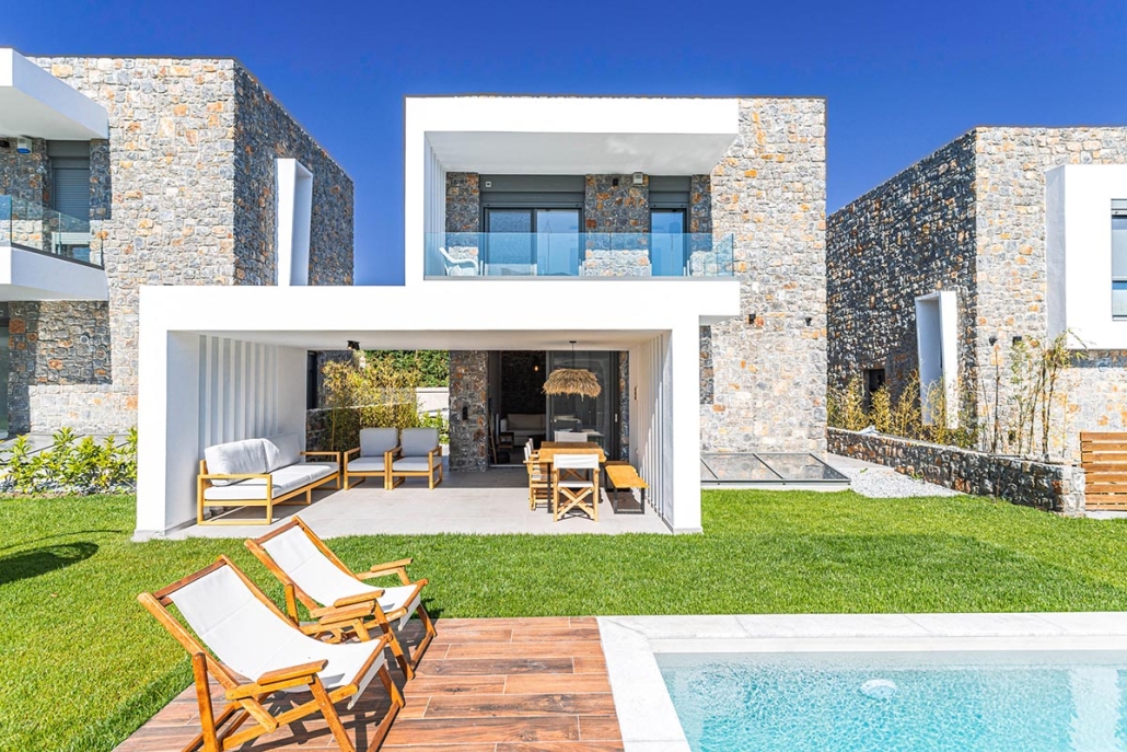 Apoikia Villa in Pefkochori with private pool